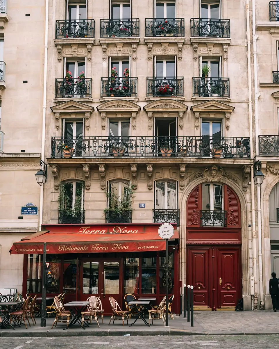 Emilie in Paris