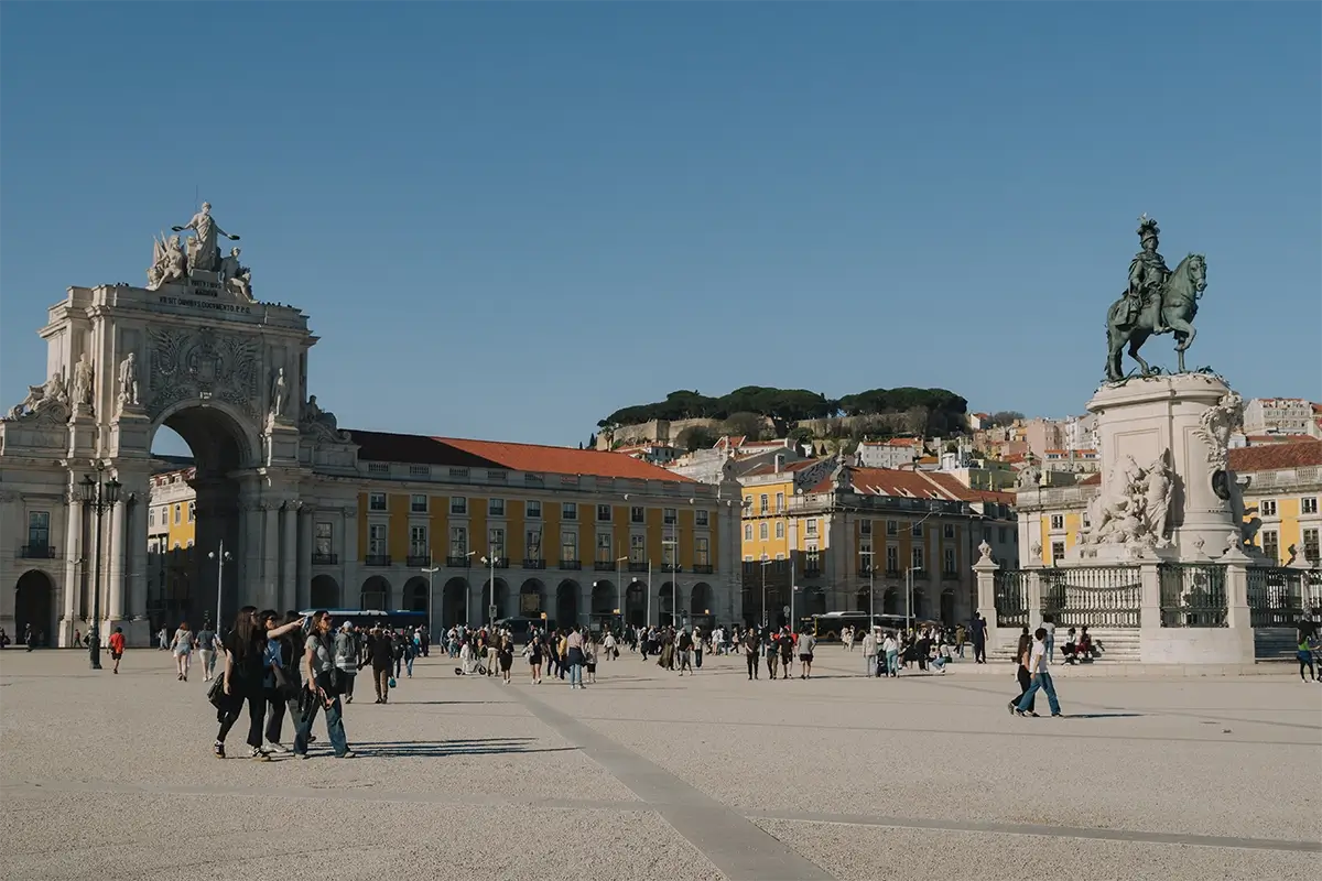 Lisbon in March, Spring - What you need to know 2 Lisbon park in March with fresh greenery and spring flowers