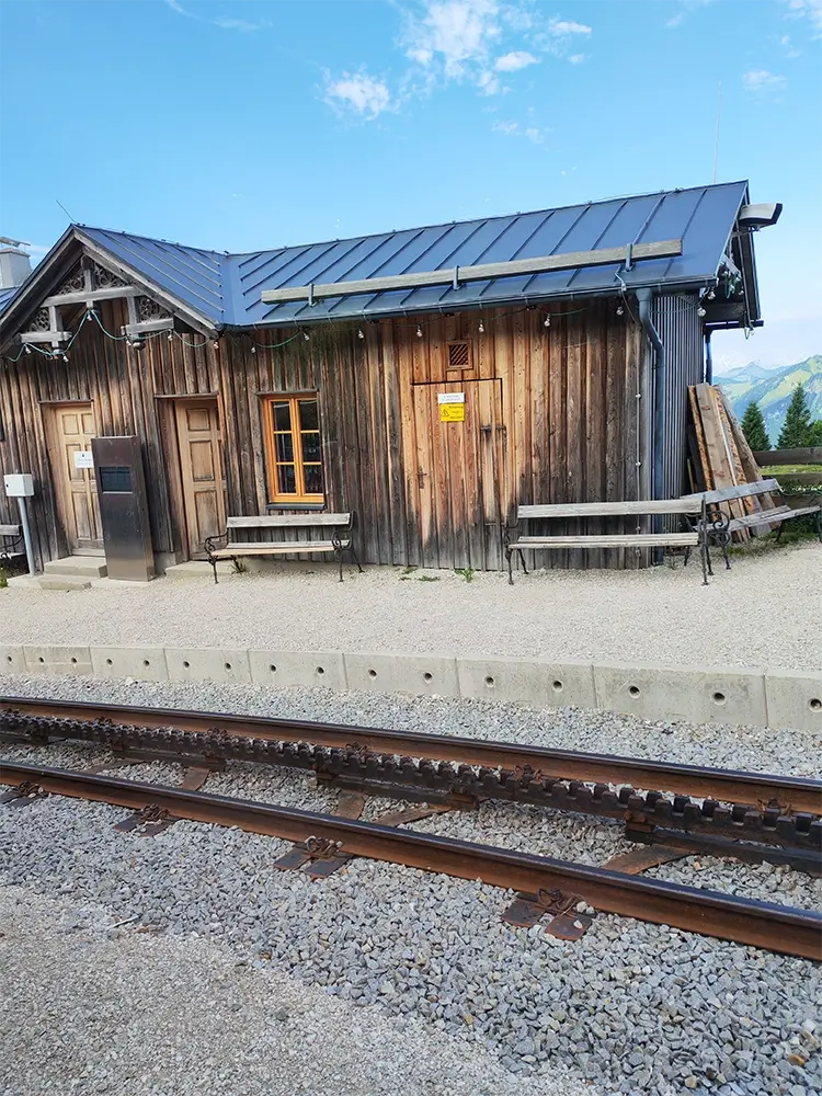 Schafberg railway middle station stop